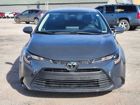 Used 2025 Toyota Corolla LE image 2