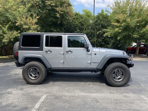 Used 2016 Jeep Wrangler Unlimited Rubicon w/ Connectivity Group AWD/4WD image 10