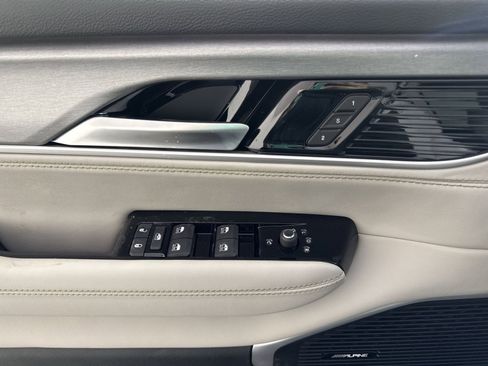 New 2026 Jeep Grand Wagoneer L 4WD w/ Premium Group I image 15