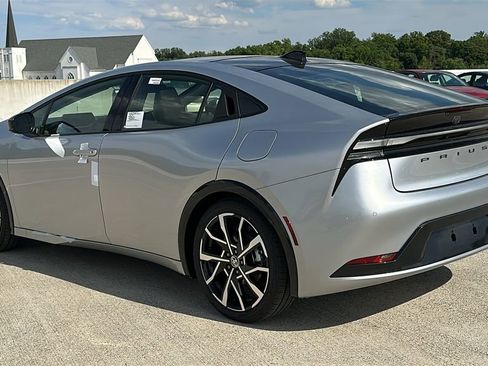 New 2026 Toyota Prius Plug-In Hybrid FWD image 3