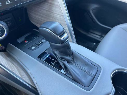 Certified 2024 Toyota Venza XLE AWD/4WD image 16