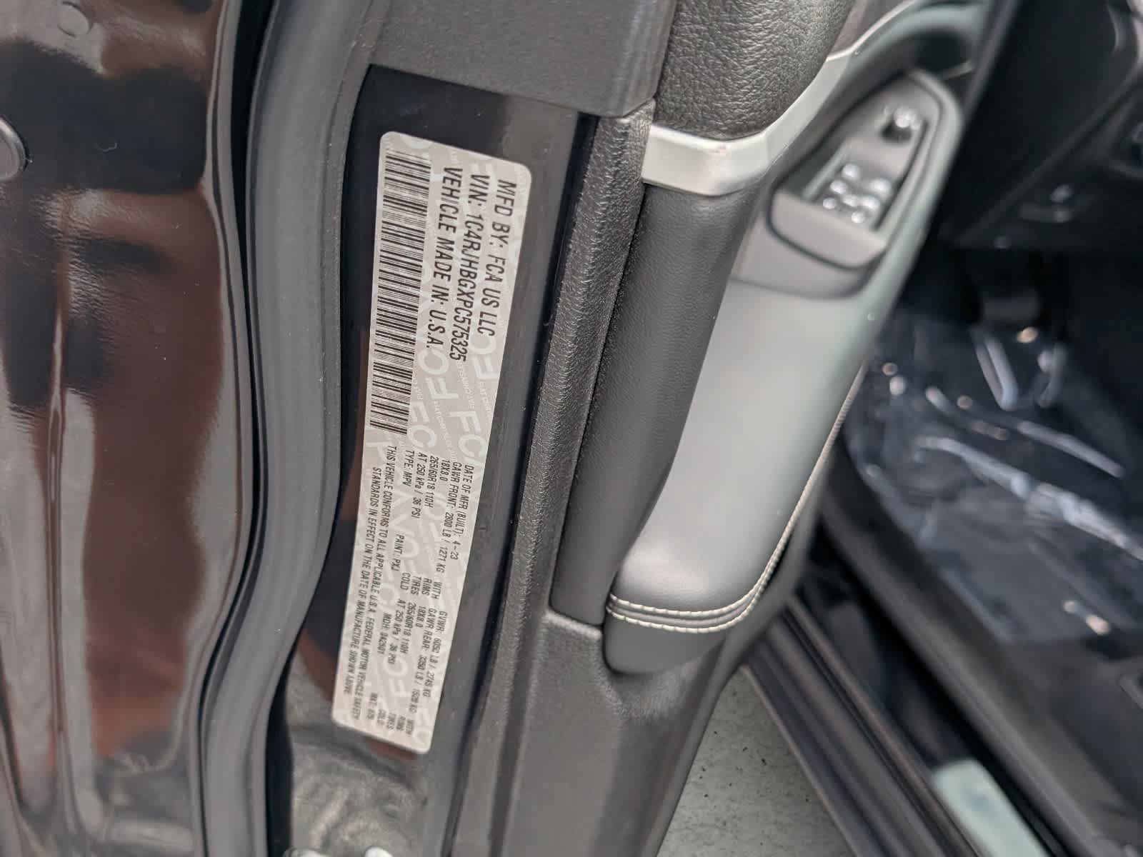 Used 2023 Jeep Grand Cherokee Limited AWD/4WD image 16
