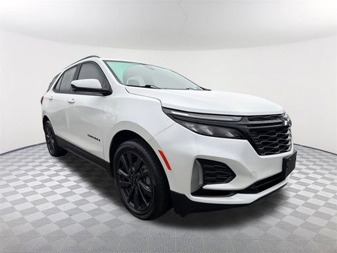 Used 2024 Chevrolet Equinox RS image 3