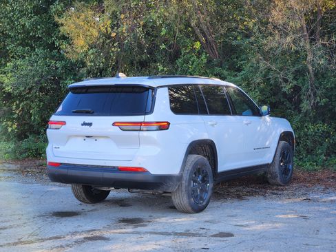 New 2025 Jeep Grand Cherokee L Altitude image 13