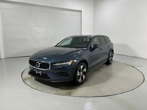 Used 2020 Volvo V60 T5 Cross Country w/ Protection Package Premier AWD/4WD image 19
