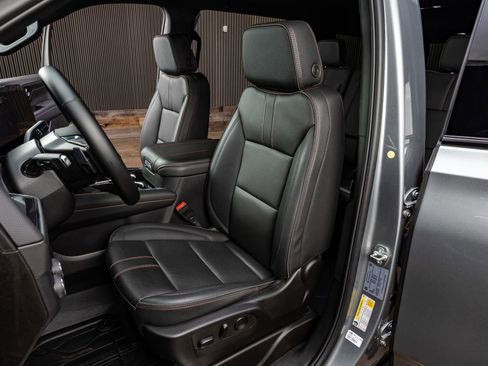 Used 2025 Chevrolet Tahoe RST image 29