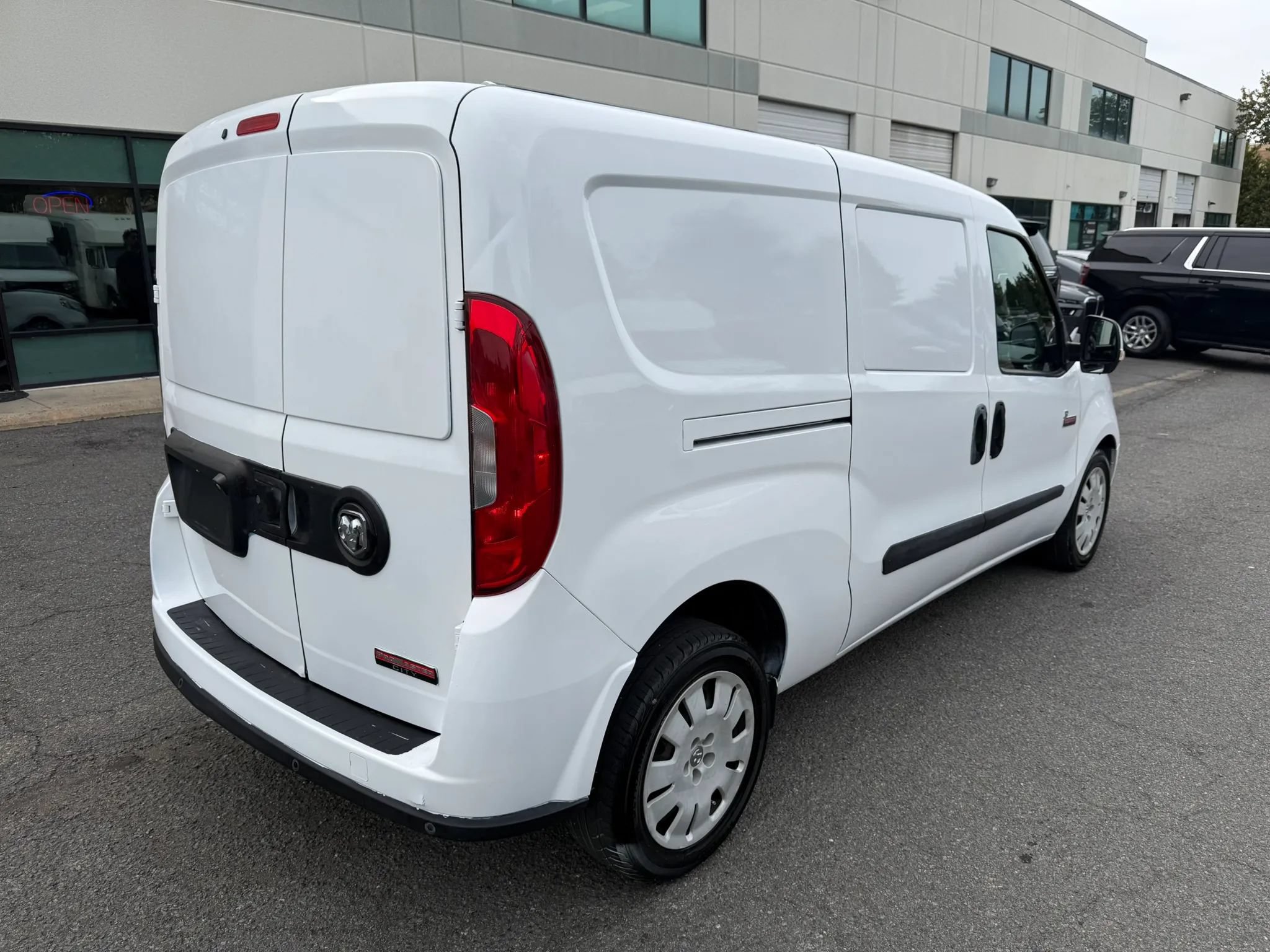 Used 2018 RAM ProMaster City Tradesman SLT FWD image 4