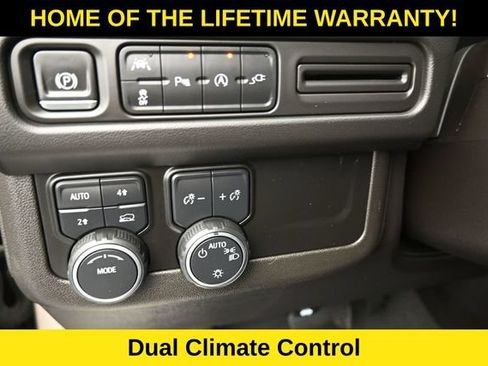 Used 2021 Chevrolet Tahoe LT w/ Luxury Package AWD/4WD image 16