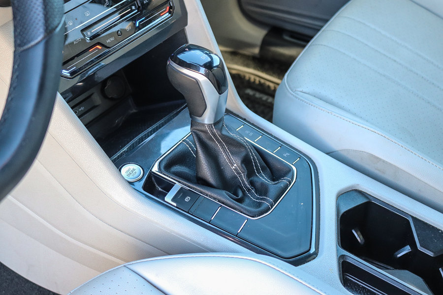 Used 2022 Volkswagen Tiguan SE R-Line FWD image 17