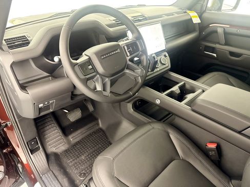 New 2026 Land Rover Defender 90 X-Dynamic SE AWD/4WD image 9