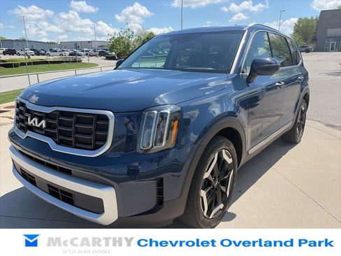 Used 2025 Kia Telluride S FWD image 4