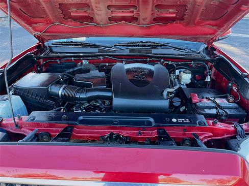 Used 2018 Toyota Tacoma TRD Sport image 28