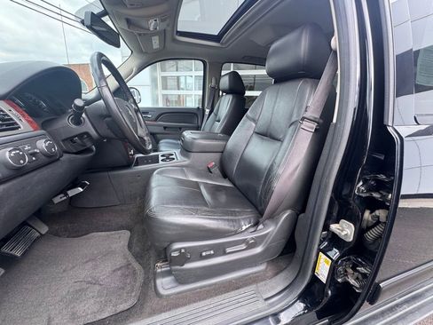 Used 2013 Chevrolet Avalanche LT AWD/4WD image 10