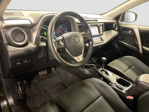 Used 2017 Toyota RAV4 XLE image 9