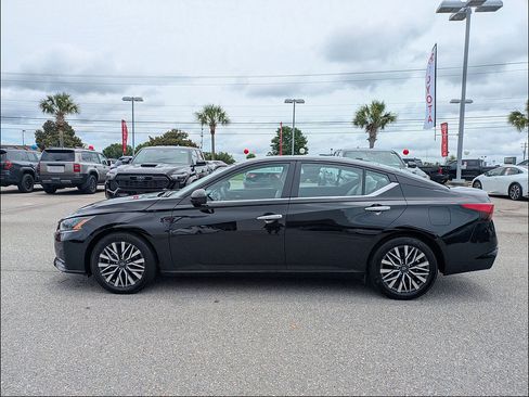 Used 2025 Nissan Altima 2.5 SV FWD image 6