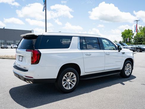 Used 2025 GMC Yukon XL Denali AWD/4WD image 10