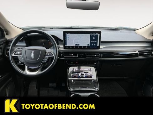 Used 2023 Lincoln Nautilus Reserve image 10