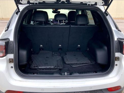 Used 2025 Jeep Compass Trailhawk AWD/4WD image 4