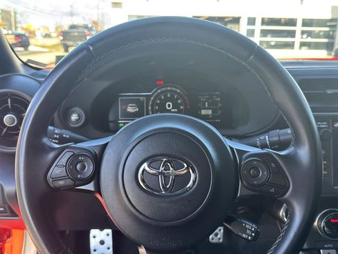 Used 2023 Toyota GR86 Premium w/ ALL Weather Mat Package (TMS) image 18