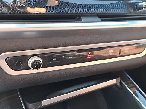 Used 2025 BMW X5 xDrive50e image 25