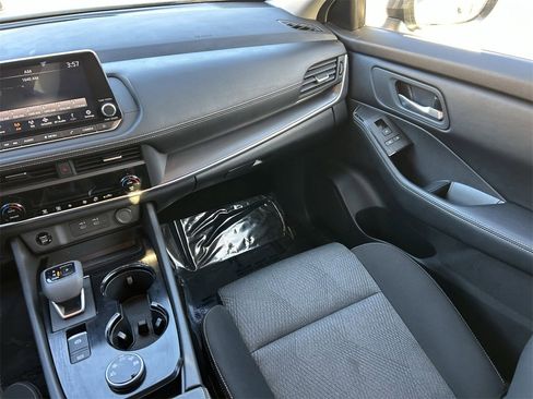 Certified 2025 Nissan Rogue SV image 18