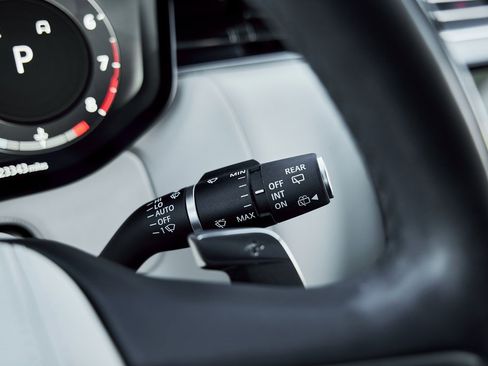 Used 2024 Land Rover Range Rover Long Wheelbase SE image 62