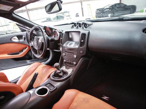 Used 2011 Nissan 370Z Touring w/ Sport Pkg RWD image 16