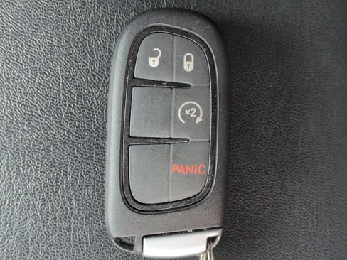 Used 2021 Jeep Cherokee Trailhawk w/ Trailer Tow Group AWD/4WD image 32