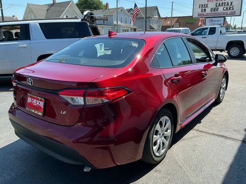 Used 2025 Toyota Corolla LE FWD image 4