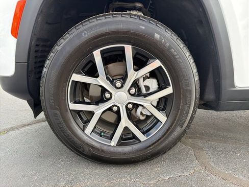 Used 2025 Jeep Grand Cherokee Limited image 13