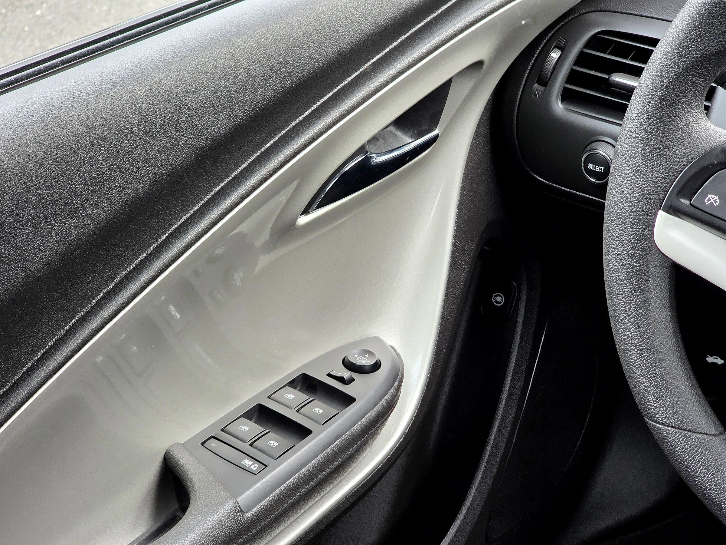 Used 2013 Chevrolet Volt FWD image 27