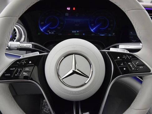 Used 2023 Mercedes-Benz EQS 580 4MATIC SUV image 23
