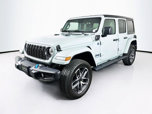 Used 2024 Jeep Wrangler Unlimited w/ Convenience Group AWD/4WD image 3