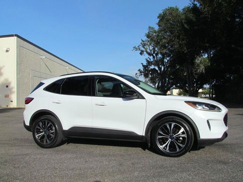 Used 2022 Ford Escape SE w/ SE Sport Appearance Package FWD image 15