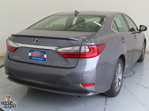 Used 2018 Lexus ES 300h w/ Luxury Package FWD image 3