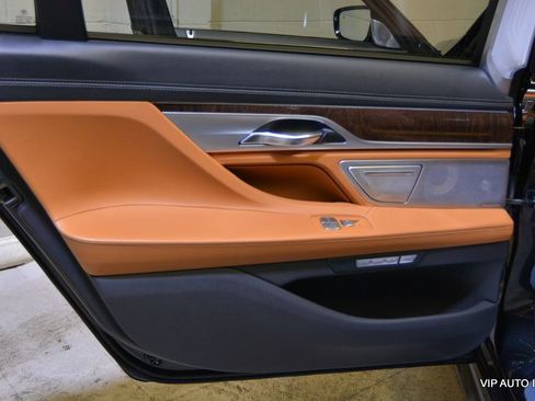 Used 2017 BMW M760i xDrive image 9