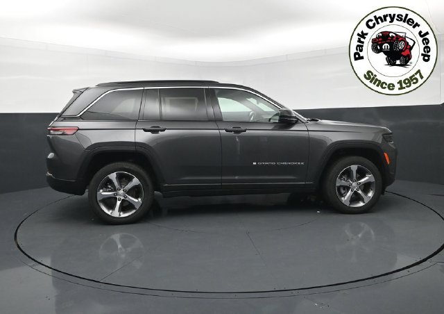 New 2026 Jeep Grand Cherokee Limited w/ Trailer Tow Package AWD/4WD image 6
