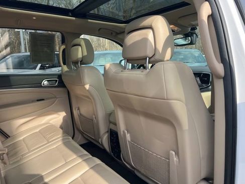 Used 2019 Jeep Grand Cherokee Limited w/ Luxury Group II image 25