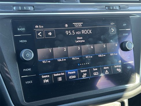 Used 2021 Volkswagen Tiguan SE image 12