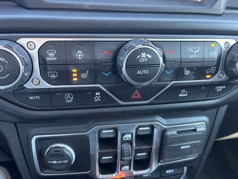 Used 2023 Jeep Gladiator Mojave w/ Cold Weather Group image 23