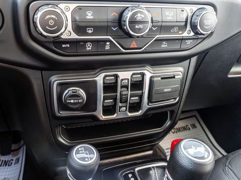 Used 2023 Jeep Wrangler Sahara image 10