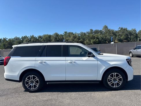 Certified 2025 Ford Expedition Active AWD/4WD image 4