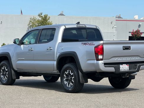 Used 2018 Toyota Tacoma TRD Off-Road w/ Technology Package RWD image 7