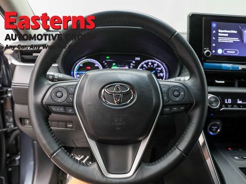 Used 2024 Toyota Venza LE image 10