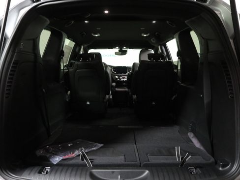 New 2026 Chrysler Pacifica Select image 9
