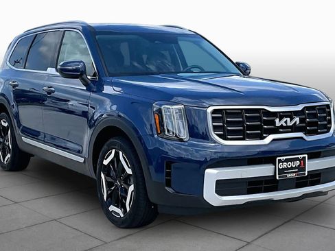 Certified 2025 Kia Telluride S FWD image 3