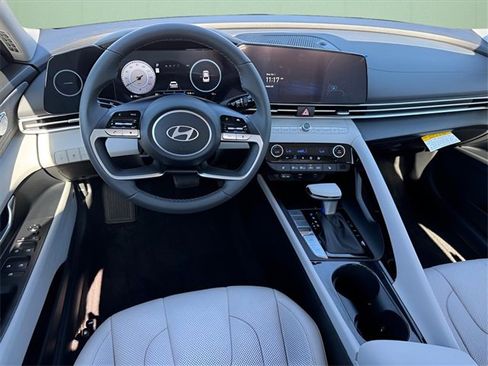 New 2025 Hyundai Elantra Limited image 8