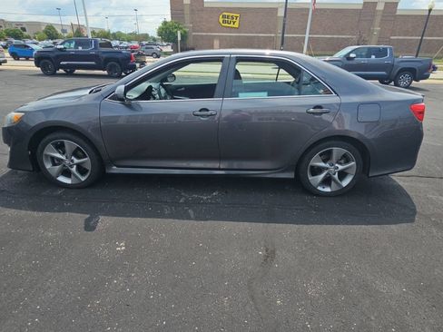 Used 2014 Toyota Camry SE FWD image 6