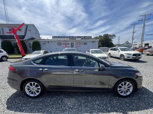 Used 2020 Ford Fusion SE FWD image 4
