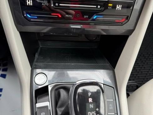Certified 2023 Volkswagen Tiguan SE w/ Panoramic Sunroof Package AWD/4WD image 21